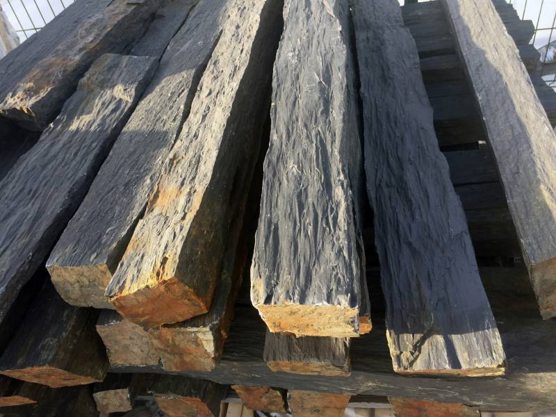 Piquets de schiste à bouts sciés