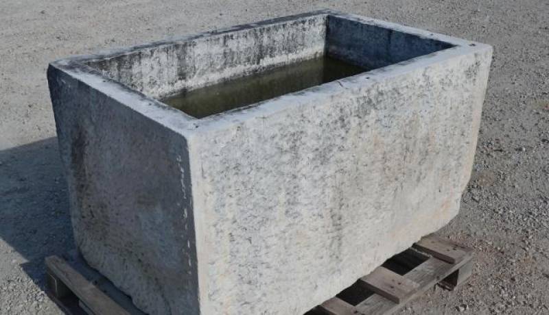 Bassin en calcaire naturel pour jardin et aménagement extérieur Marseille