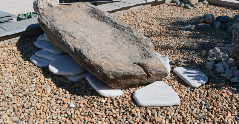 Bassin en gneiss naturel pour aménagement extérieur Marseille