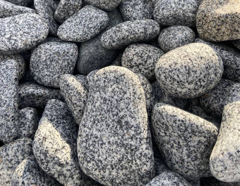 Galet en granit gris