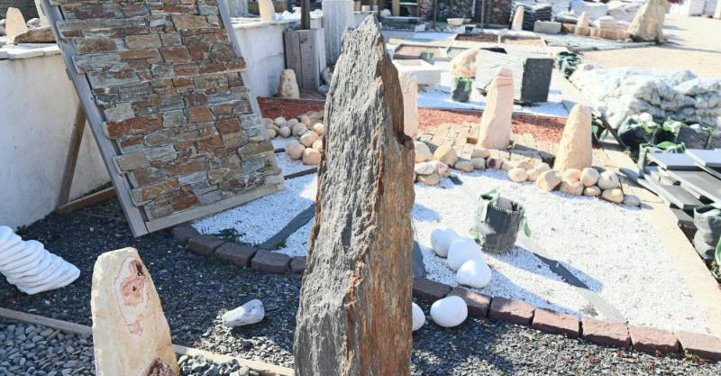 Monolithe en schiste pour décoration extérieure au Rove
