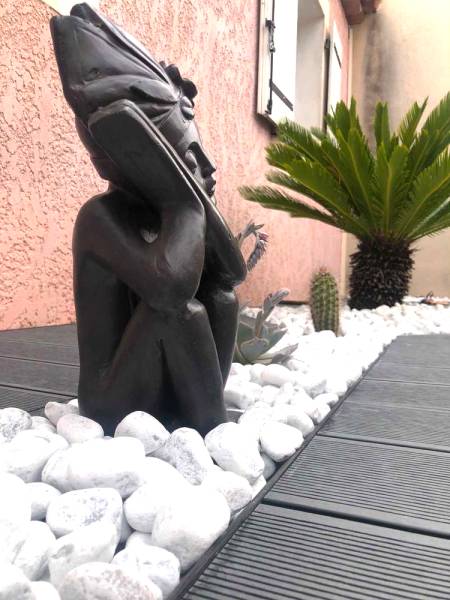 Bordure terrasse en galets blanc de Carrare